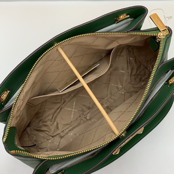 MICHAEL KORS
Whitney Medium Chain Shoulder Quilted Tote Bag Fern Green color - Picture 12 of 15